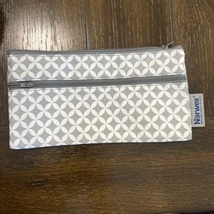 NEW Noreen Microfiber Wet Dry Travel Bag